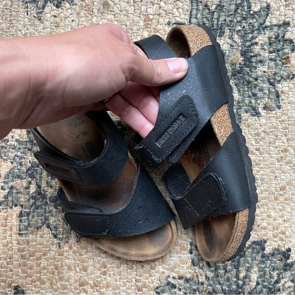 Kids Birkenstock Black Sandals size 32- youth 1 - Picture 3 of 6